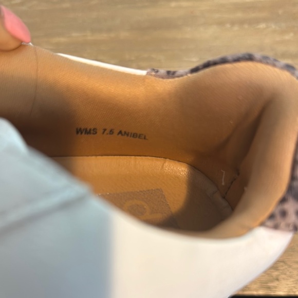 Dolce Vita White Casual Women's Sneakers - Picture 5 of 5